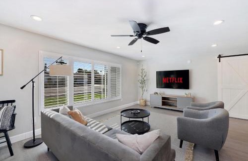 Tempe House | Pegasus - Modern Tempe Getaway with Pool & Game Room
