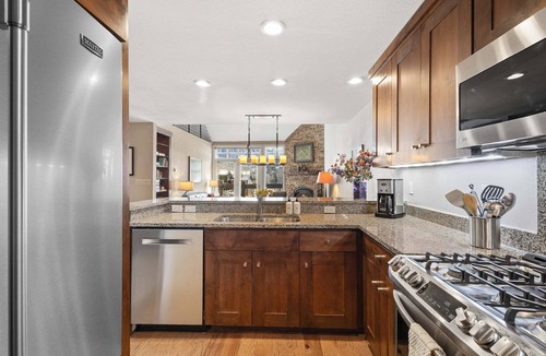 Telluride Condo | Penthouse Paradise 3 BR with Loft, Valley Views, Hot Tub and private deck