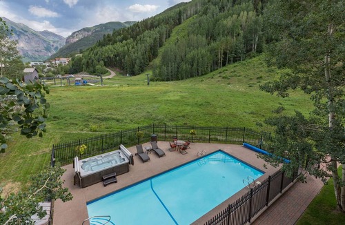 Telluride Condo | Penthouse Paradise 3 BR with Loft, Valley Views, Hot Tub and private deck