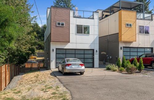 Highline Apartment | Perch - Modern Seattle Retreat w/AC, Garage & Decks