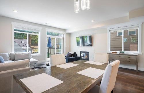 Highline Apartment | Perch - Modern Seattle Retreat w/AC, Garage & Decks