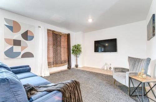 Aurora House | Perfect for Families! Quiet Aurora Home