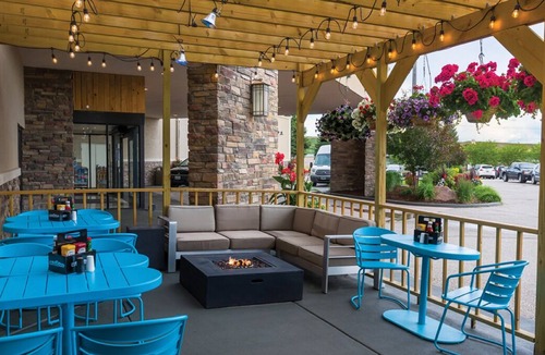 Casper House | Perfect For Travel! 3 Classy Units, Onsite Bar, Near Nicolaysen Art Museum