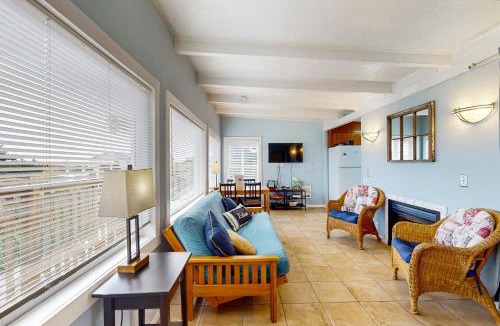 Pacific Beach House | Periwinkle