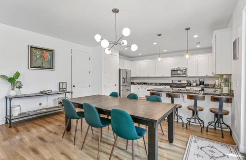 Flagstaff House | Pet Family-Friendly Spacious Fenced Yard 5-min to Downtown EV Charger