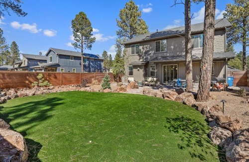 Flagstaff House | Pet Family-Friendly Spacious Fenced Yard 5-min to Downtown EV Charger