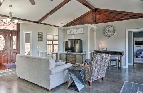 Branson West House | Pet-Friendly Branson Area Home: Hot Tub, Game Room