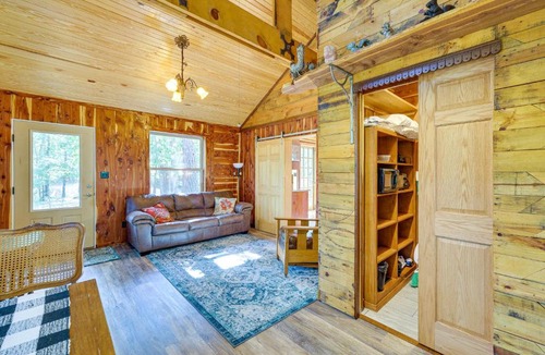 Eureka Springs House | Pet-Friendly Eureka Springs Rental w/Private Deck