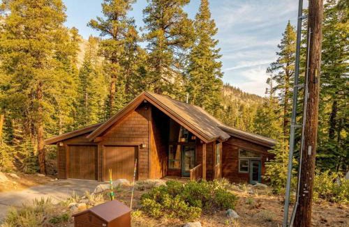 Alpine Meadows House | Pet-Friendly Home, Deck, 1 Mile to Alpine Meadows