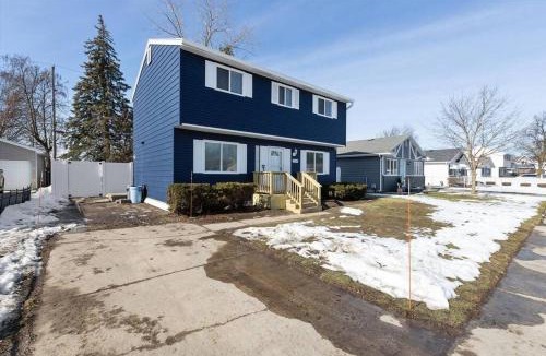 Bay City Apartment | Pet-Friendly Large-Group Oasis