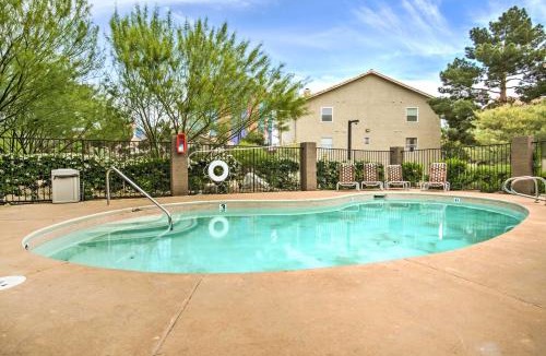 Las Vegas House | Pet-Friendly Las Vegas Condo: 1 Mi to the Strip!
