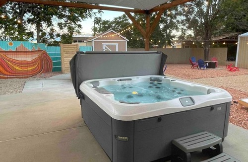 Kanab Hotel | Pet-Friendly Near Zion - Hot Tub Downtown Kanab
