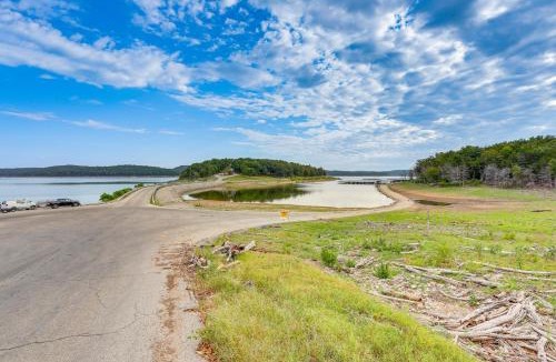 Dogwood Park Apartment | Pet Friendly! Norfork Lake Getaway w/Fire Pit
