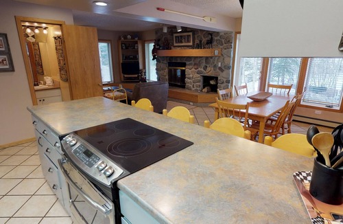 Frisco Condo | Pet Friendly On River! Pool, Hot Tubs! Walk to Main St. Shops, Restaurants