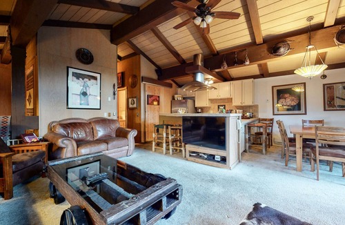 Mammoth Lakes Condo | Pet-Friendly & Rustic, Gas Grill, Quiet Location, Pool/Tennis Courts On-site