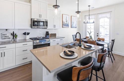 Washington House | Pet Friendly-Sleeps 10 Perfect Location Arcade, EV