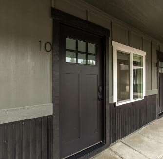 Coeur d'Alene Hotel | Pet Friendly Studio Steps from Food Truck Pavilion