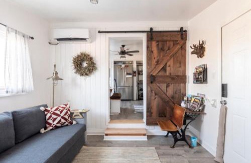 Elyria Swansea House | Pet Friendly Suite with Fenced Garden, HotTub, Sauna
