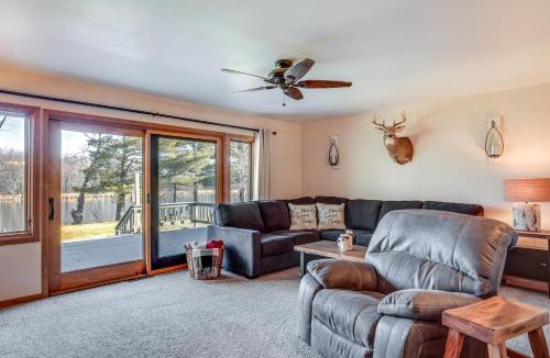 Tomahawk House | Pet-Friendly Tomahawk Home: Deck & Private Hot Tub