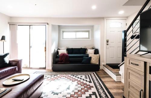 Sheridan House | Pet-Friendly Townhouse Creekside Walk