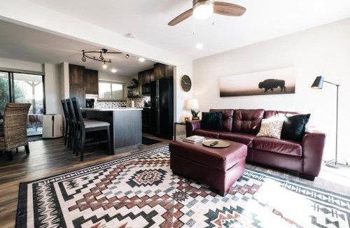 Sheridan House | Pet-Friendly Townhouse Creekside Walk