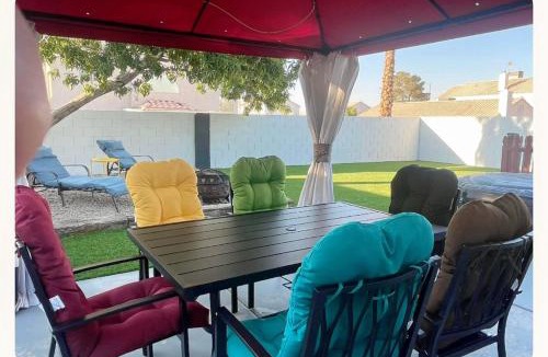 Las Vegas House | Pet-friendly, Vibrant Oasis - Colorful Retreat near Summerlin