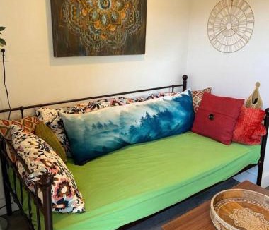 Bodfish House | Petite Guesthouse with Kitchenette and Private Bathroom