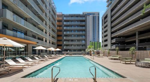 Evans Churchill Apartment | Phoenix Downtown Zen Loft