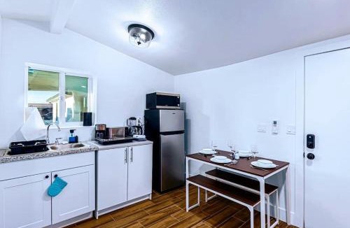 Downtown Phoenix House | Phoenix Retreat - Studio with King Bed - 10 min from Airp - Unit C