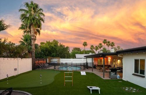 Paradise Valley Village House | Pickleball Court~ Hot Tub & Pool~ Mini Golf~Games