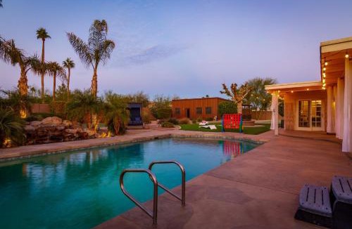 Central Scottsdale House | Pickleball in Paradise- 6 bedrooms pool spa arcade putting green sportspickleballvolleyball