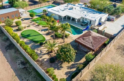 Central Scottsdale House | Pickleball in Paradise- 6 bedrooms pool spa arcade putting green sportspickleballvolleyball