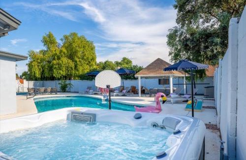 Roadrunner Estates East House | Pickleball Palace FUN Your Unique AZ Getaway