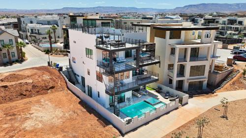 St. George House | Pickleball Penthouse home