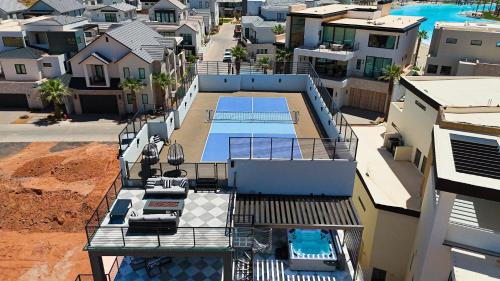 St. George House | Pickleball Penthouse home
