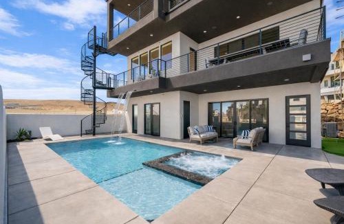 St. George House | Pickleball Penthouse home