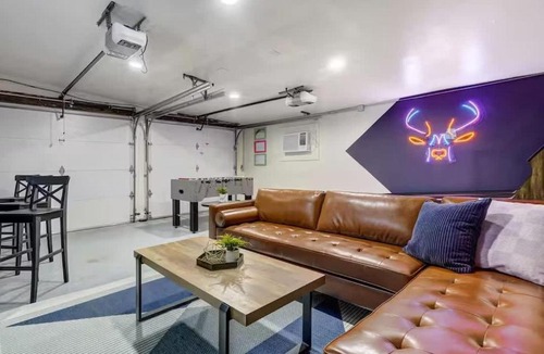 Central Colorado Springs Apartment | Pikes Charm - King Workspace 4K Roku BBQ