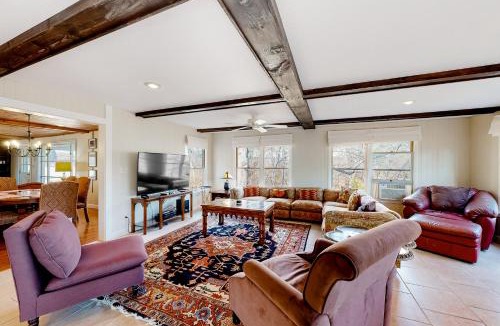 Eureka Springs House | Pine Crest Lodge