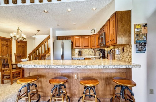 Four O'Clock Condo | Pine Ridge 7E: Great Mountain Views - Shared Amenities!