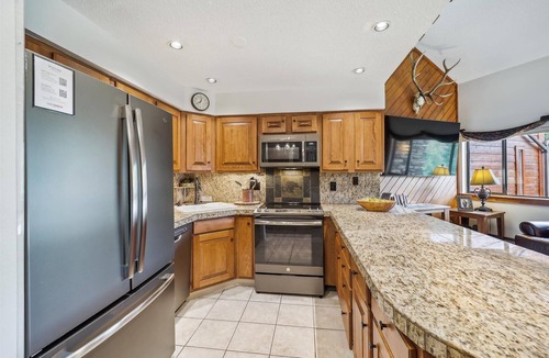 Four O'Clock Condo | Pine Ridge 7E: Great Mountain Views - Shared Amenities!