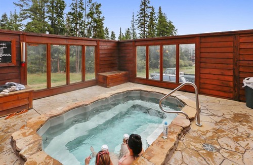 Four O'Clock Condo | Pine Ridge 7E: Great Mountain Views - Shared Amenities!