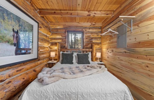 Rapid City House | Pine Ridge Lodge- Hottub and Near Mt Rushmore