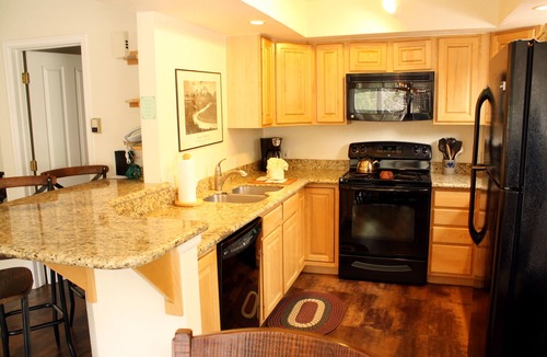Warrior's Mark House | Pinecreek #I - 4 BR: Close to Town- Shuttle to Slopes- Pool & Hot Tub Access