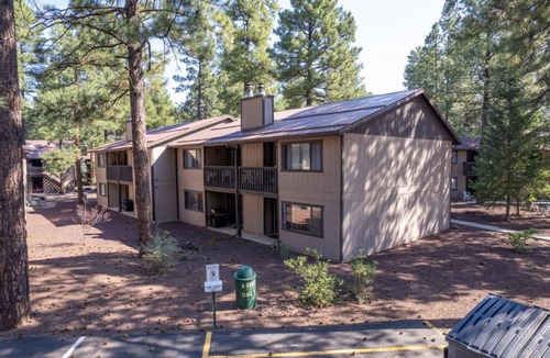 Pinetop House | Pinetop 3 Compound