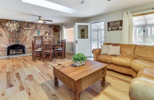 Pinetop House | Pinetop-Lakeside Cabin, Walk to Woodland Lake Park