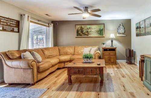 Pinetop House | Pinetop-Lakeside Cabin, Walk to Woodland Lake Park