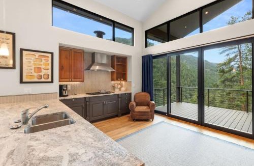 Jamestown House | Pineview Panorama Luxe Retreat 20 Mins to Boulder
