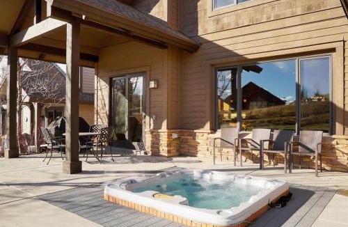 Eden House | Piney Mountain Escape TR5 Hot Tub Pool Games