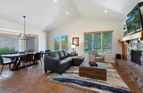 Eden House | Piney Ridge TR6 Hot Tub Pool