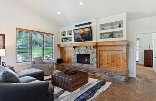 Eden House | Piney Ridge TR6 Hot Tub Pool